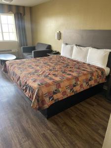 Postel nebo postele na pokoji v ubytování Relax Inn Marlin