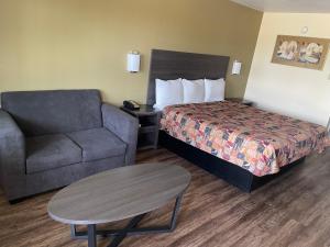 Postel nebo postele na pokoji v ubytování Relax Inn Marlin