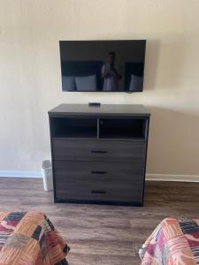 TV a/nebo společenská místnost v ubytování Relax Inn Marlin
