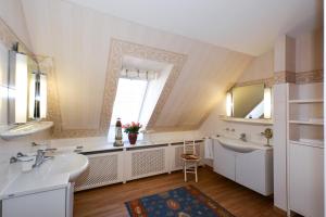 a bathroom with a sink and a mirror at Meerblick in Binz