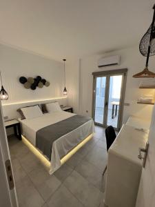 Postel nebo postele na pokoji v ubytování Santozen Suites