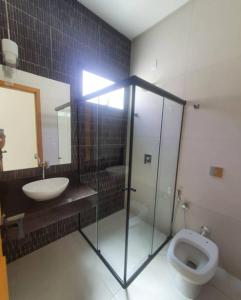a bathroom with a sink and a toilet at Apartamento Farolândia, Aracaju-SE in Atalaia Velha