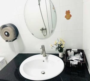 Phòng tắm tại Khách Sạn Tây Ninh LaNa