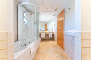 Koupelna v ubytování Hotel Rober Palas