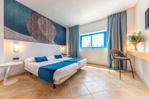 Postel nebo postele na pokoji v ubytování Hotel Rober Palas