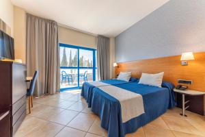 Postel nebo postele na pokoji v ubytování Hotel Rober Palas