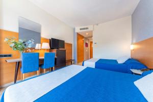 Postel nebo postele na pokoji v ubytování Hotel Rober Palas