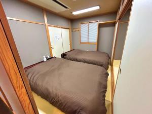 Postel nebo postele na pokoji v ubytování 貸切御宿 和 Nagomi