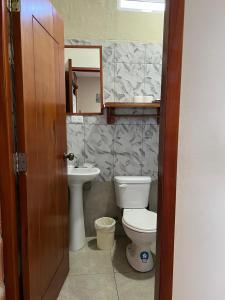 Vannituba majutusasutuses Hostal Cattleya