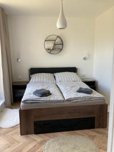 Postel nebo postele na pokoji v ubytování Apartmán Stanka 002