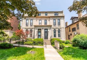 Κήπος έξω από το Stylish 1BR Apartment - Heart of James South Hamilton