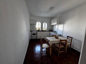 a kitchen with a table and chairs in a room at Corazón de la Ciudad Apart I in Villa María