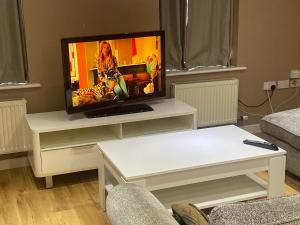 TV a/nebo společenská místnost v ubytování Warrington