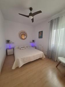 Postel nebo postele na pokoji v ubytování Ático Dúplex Baladrar Gran Terraza 8Km Playa Dénia-Oliva Nova Golf -IDEAL Familias y Grupos