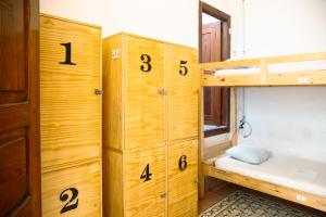 Rúm í herbergi á Lua Lua Hostel Las Palmas