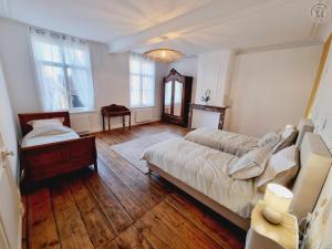 Gallery image of Maison de maître avec jardin, baby-foot, proche de Cassel et plages du Nord, tout inclus ! - FR-1-510-220 in Arnèke