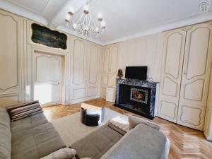 Gallery image of Maison de maître avec jardin, baby-foot, proche de Cassel et plages du Nord, tout inclus ! - FR-1-510-220 in Arnèke +27 photos