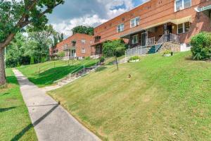 Zahrada ubytování 4 Mi to Dtwn Cozy Townhome in Baltimore!