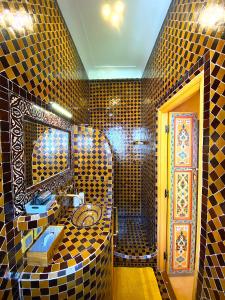 Koupelna v ubytování Riad La Perle Rouge