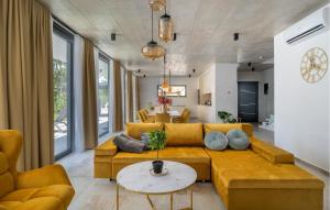 Χώρος καθιστικού στο Amazing Home In Modrusani With Sauna