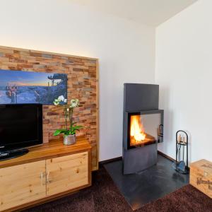 A television and/or entertainment centre at Appartementhaus Wetterloch Még 15 kép