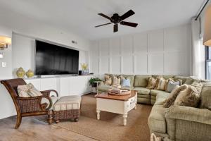 Posezení v ubytování Epic Abode by Sea Scape Properties