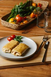 Makanan di atau berdekatan apartmen +10 gambar