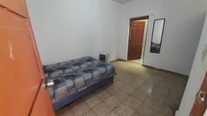 Ένα ή περισσότερα κρεβάτια σε δωμάτιο στο Hostal Mi Pais
