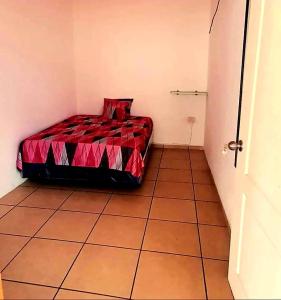 Ένα ή περισσότερα κρεβάτια σε δωμάτιο στο Hostal Mi Pais