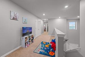 TV o dispositivi per l'intrattenimento presso Lazy River Game Room heated pool 10Mi to Disney