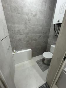 Et badeværelse på Alicante Apartmen