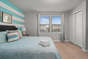 Letto o letti in una camera di Lazy River Game Room heated pool 10Mi to Disney