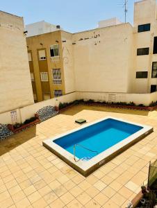 an empty swimming pool in a courtyard in a building at Studio Apartment Santana Habaneras - 18 at Beach with Garage, Pool and Lift in Torrevieja