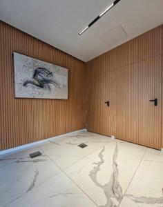an empty room with a painting on the wall at Relax en Colegiales in Buenos Aires