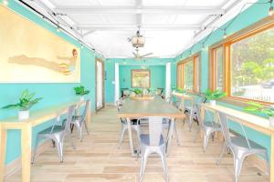 a dining room with blue walls and a table and chairs at Oceanview, in Village, 20-steps to Path of Best Beach, Tiki-Bar, Free Bikes and Paddle-boards! in Siesta Key