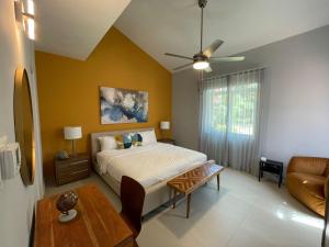 Postel nebo postele na pokoji v ubytování 2Bed 2Bath at Las Casitas Village Fajardo