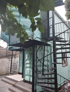 Zgradba, v kateri se nahaja apartma