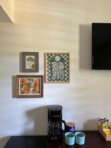 TV a/nebo společenská místnost v ubytování El Oasis Hotel