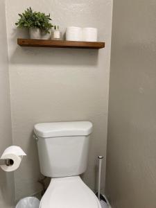 A bathroom at Sunset Shores - UNIT B Kaiupoho