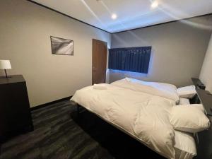 Postel nebo postele na pokoji v ubytování Ember Lodge - Hakuba