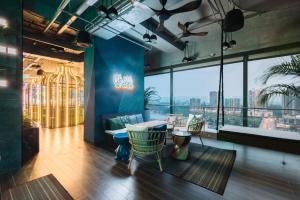 Ein Sitzbereich in der Unterkunft Moxy Putrajaya