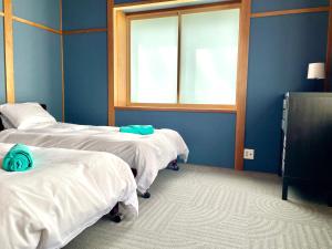 Postel nebo postele na pokoji v ubytování Ember Lodge - Hakuba