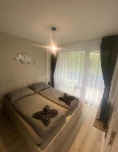 Ένα ή περισσότερα κρεβάτια σε δωμάτιο στο Lake View Apartman