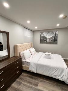 En eller flere senge i et værelse på Hestia Unit Kitchener