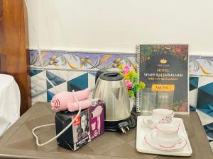 Fasilitas pembuat kopi dan teh di Hotel Shahiraj Jaisalmer