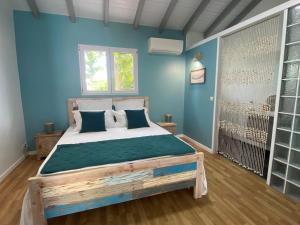 Postel nebo postele na pokoji v ubytování Villa bleu karaïbes