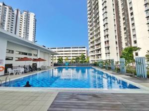 a large swimming pool in the middle of a building at RHFL Homestay Putrajaya in Putrajaya
