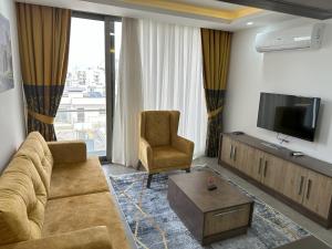 Телевизор и/или развлекательный центр в Nurel Shark Residence