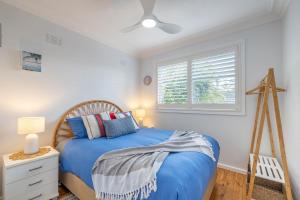 Ένα ή περισσότερα κρεβάτια σε δωμάτιο στο Seaesta at Little Beach, 72 Achilles Street