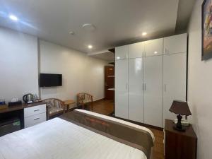 Postel nebo postele na pokoji v ubytování Anh Duc Hotel Da Lat City